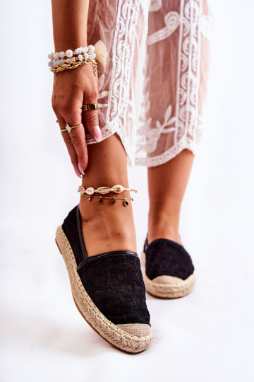 Klassiek model espadrilles met opengewerkte elementen in zwart Catris