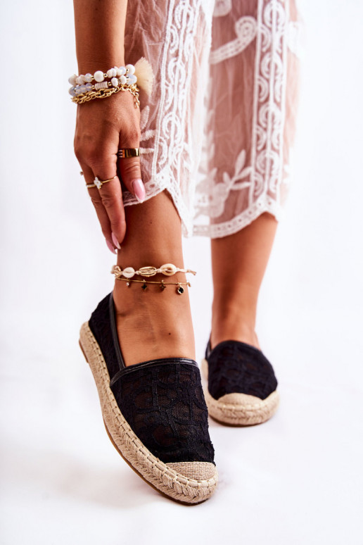Klassiek model espadrilles met opengewerkte elementen in zwart Catris
