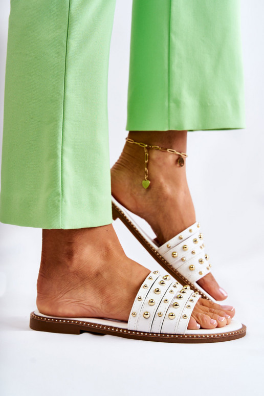 Leren pantoffels met ornamenten in witte kleur Brien Leren pantoffels met ornamenten in witte kleur Brien