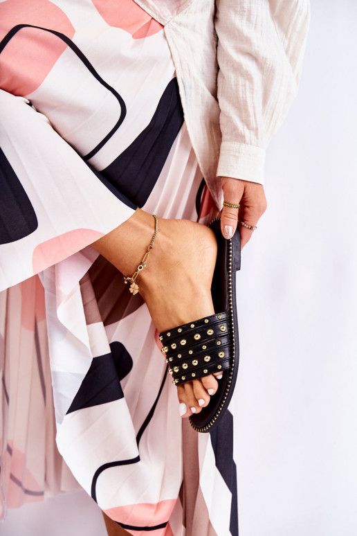 Leren pantoffels met ornamenten in de kleur zwart Brien Leren pantoffels met ornamenten in de kleur zwart Brien