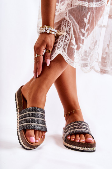 Klassiek model Slippers met kettingen in de zwarte kleur Maddy