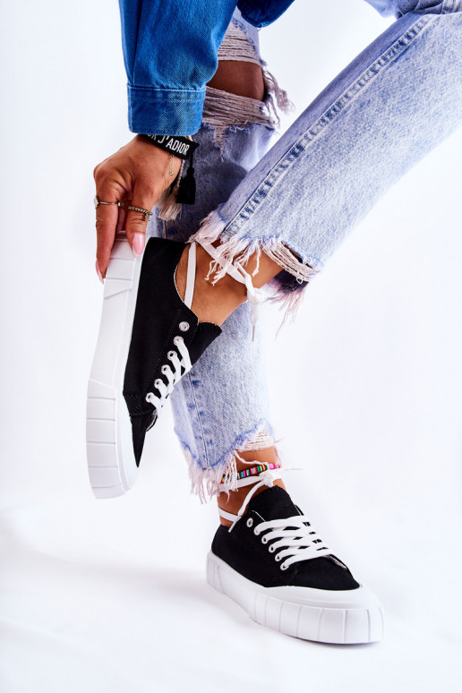 Damesplatformschoenen in zwart. Wordt geleverd Damesplatformschoenen in zwart. Wordt geleverd