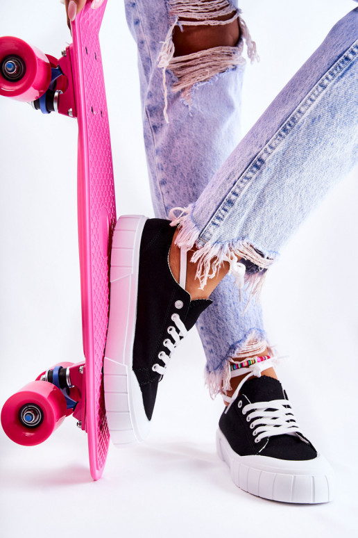 Damesplatformschoenen in zwart. Wordt geleverd Damesplatformschoenen in zwart. Wordt geleverd