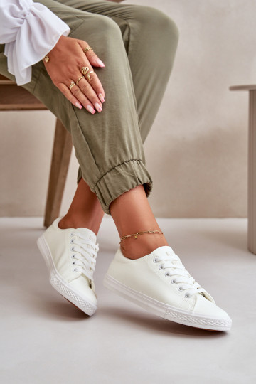 met bandjes Klassiek model vrijetijdsschoenen in witte kleur Misima