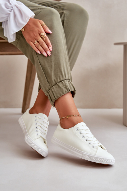 met bandjes Klassiek model vrijetijdsschoenen in witte kleur Misima met bandjes Klassiek model vrijetijdsschoenen in witte kleur Misima