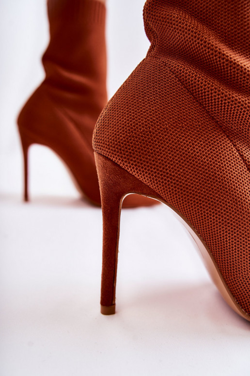 Laarzen met een sokachtige zool met dunne hakken in de bruine kleur Luisell Laarzen met een sokachtige zool met dunne hakken in de bruine kleur Luisell