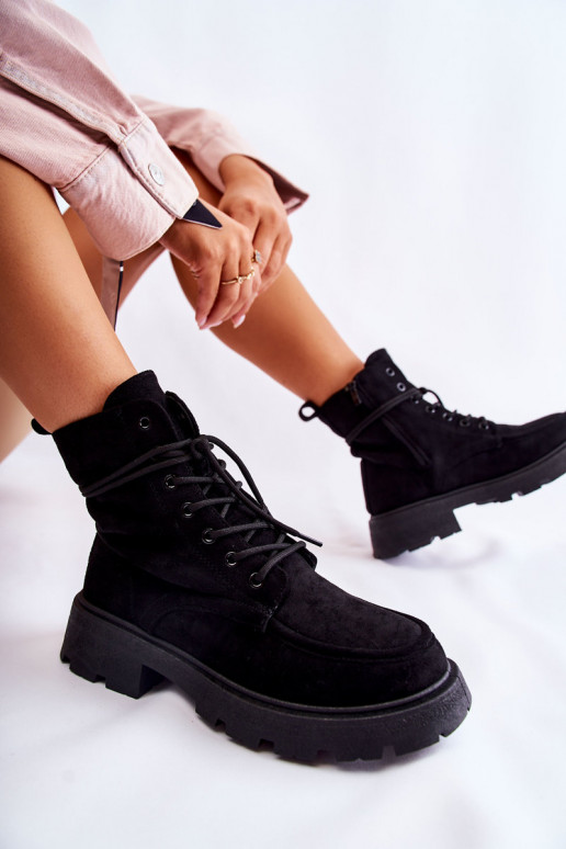 gemaakt van suède Laarzen met bandjes in de kleur Vanita zwart gemaakt van suède Laarzen met bandjes in de kleur Vanita zwart