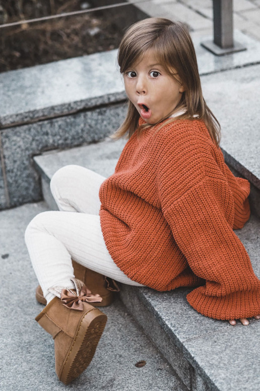 Verwarmde kindersnowboots met linten in de bruine kleur Meriva Verwarmde kindersnowboots met linten in de bruine kleur Meriva