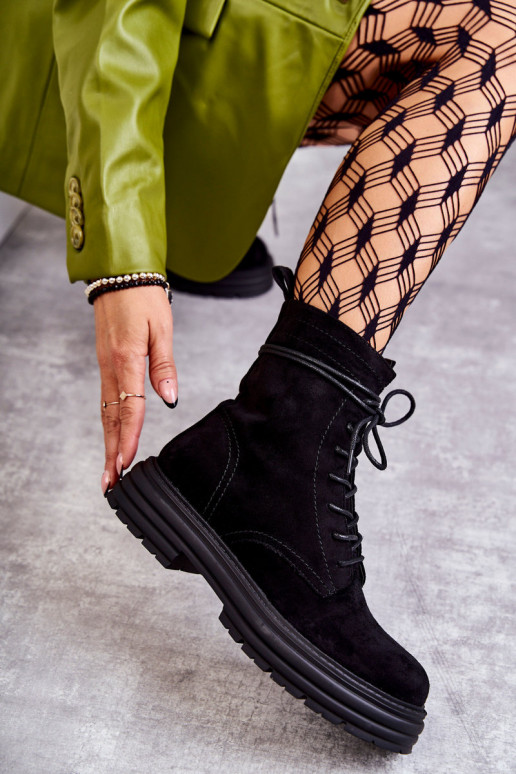 gemaakt van suède Laarzen met bandjes in de kleur zwart Afra gemaakt van suède Laarzen met bandjes in de kleur zwart Afra