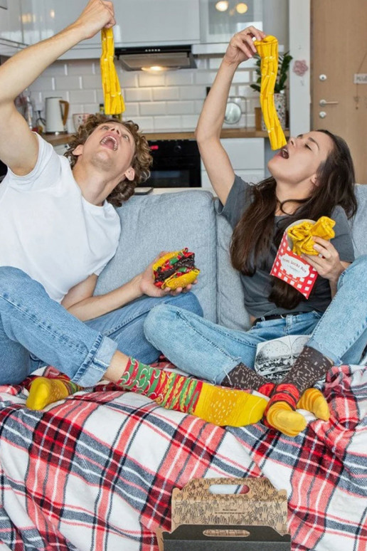 4 paar gekleurde sokken in een doos 4 paar gekleurde sokken in een doos