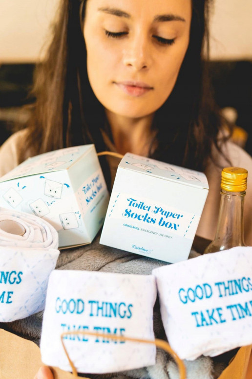 2 paar gekleurde sokken in een doosje 2 paar gekleurde sokken in een doosje