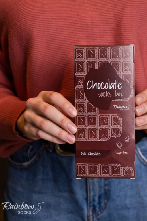 1 paar gekleurde sokken in een doos 1 paar gekleurde sokken in een doos