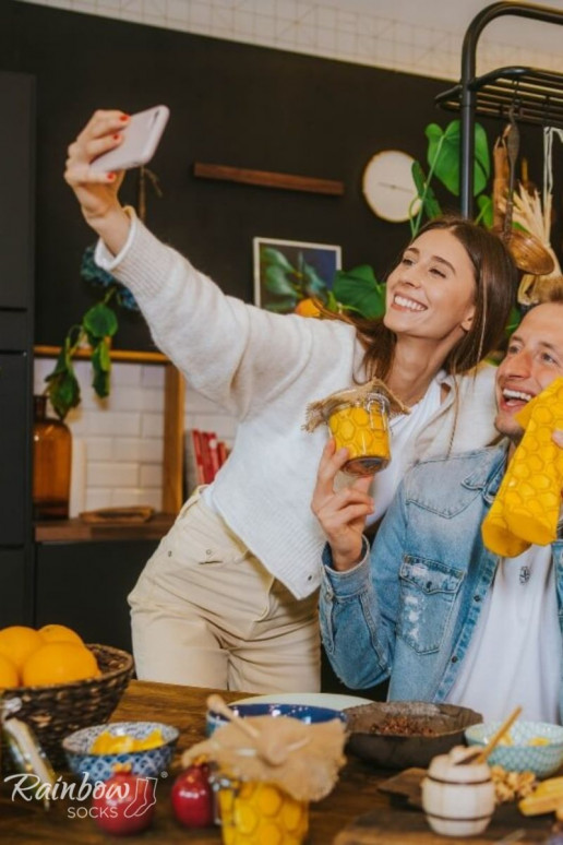 2 paar gekleurde sokken