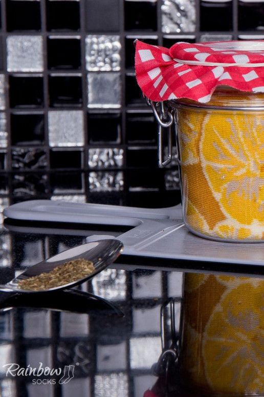 2 paar gekleurde sokken in een doosje 2 paar gekleurde sokken in een doosje