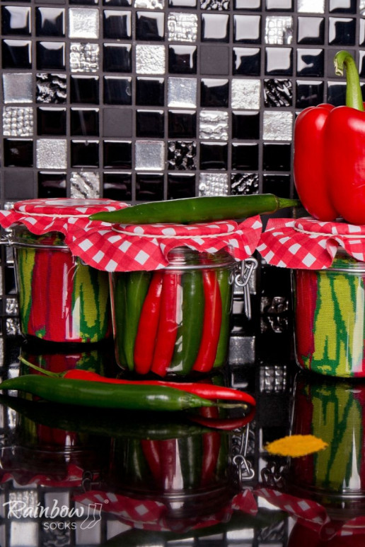 2 paar gekleurde sokken in een doosje