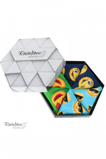 3 paar gekleurde sokken in een doos