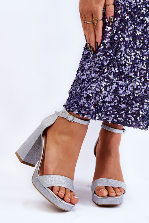 Glinsterende sandalen met brede hak in zilver Calmi