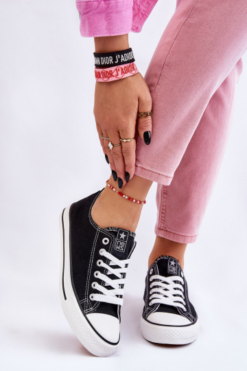 Klassiek model vrijetijdsschoenen in de kleur zwart met witte zool Ecoma 2