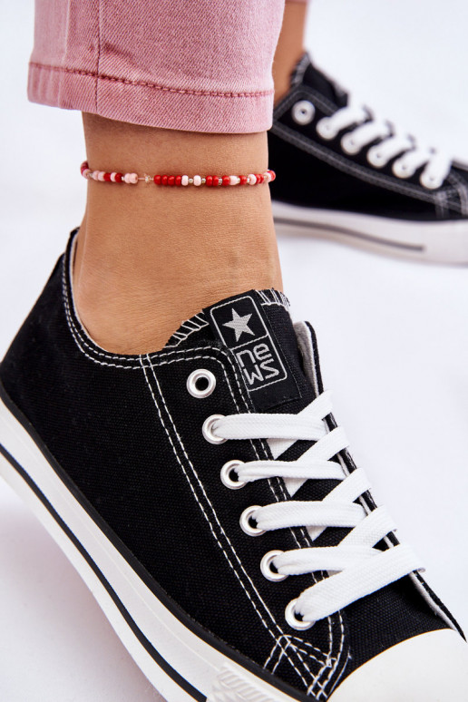 Klassiek model vrijetijdsschoenen in de kleur zwart met witte zool Ecoma