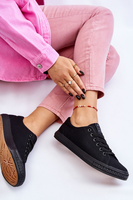 met bandjes Klassiek model vrijetijdsschoenen in de kleur zwart Eleya met bandjes Klassiek model vrijetijdsschoenen in de kleur zwart Eleya