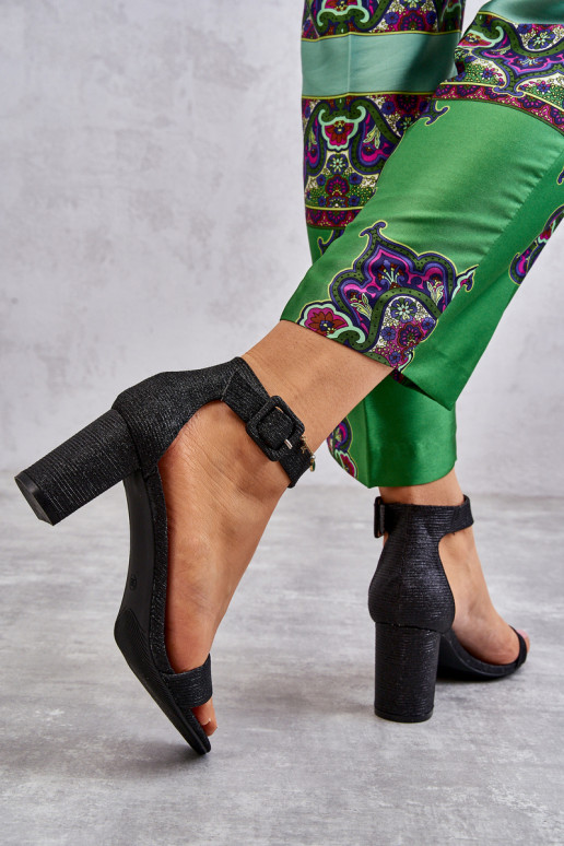 Glanzende sandalen met hakken in zwart Maxim