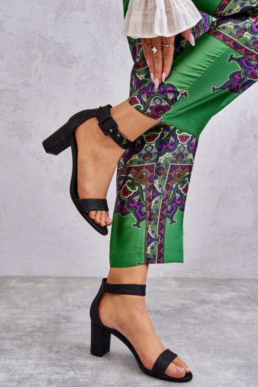 Glanzende sandalen met hakken in zwart Maxim