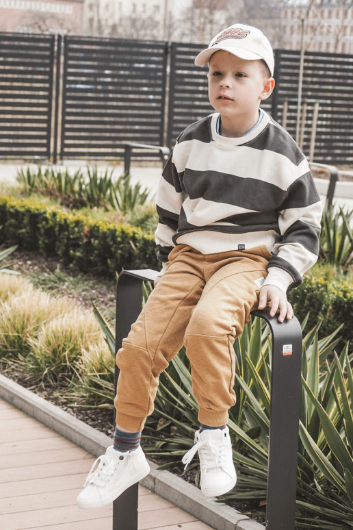 Klassiek model vrijetijdsschoenen voor kinderen met een zool Big Star LL374002 witte kleur Klassiek model vrijetijdsschoenen voor kinderen met een zool Big Star LL374002 witte kleur