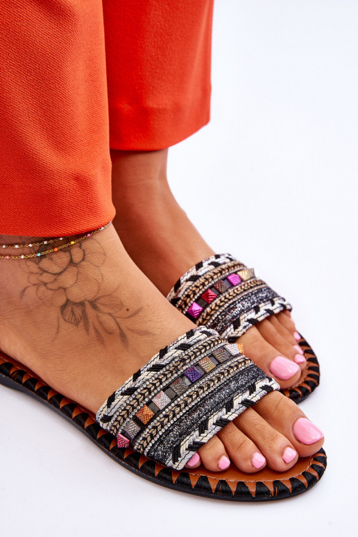 Gedecoreerde pantoffels in de kleur zwart Bellisa Gedecoreerde pantoffels in de kleur zwart Bellisa