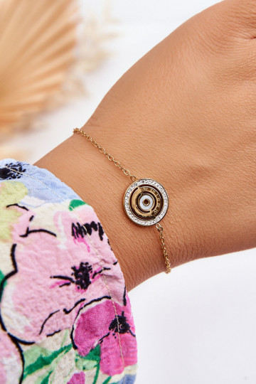 De armband is goud