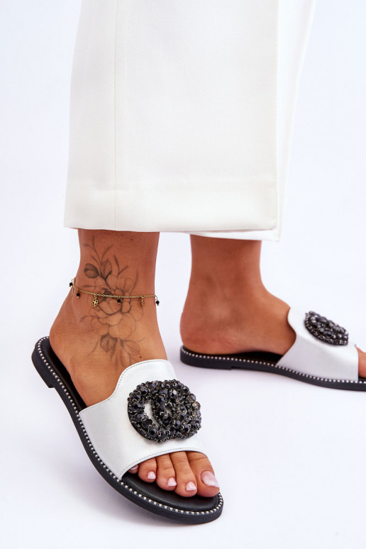 Slippers met mooie details S.Barski KV-520-3 zilverkleur Slippers met mooie details S.Barski KV-520-3 zilverkleur