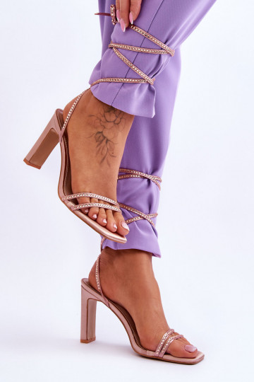 Elegante vetersandalen met klinknagels Nude Nessy 2