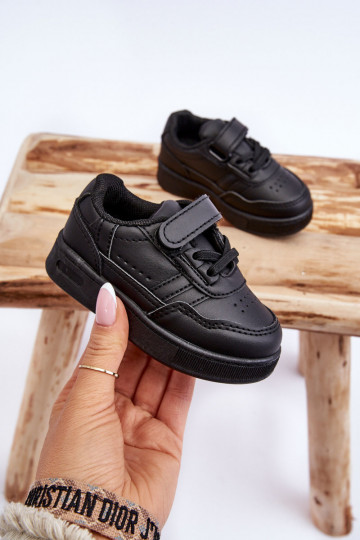 Kindersportschoenen van het klassieke model in de zwarte kleur Marlin