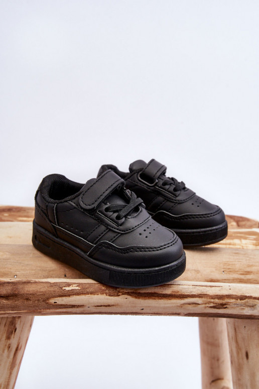 Kindersportschoenen van het klassieke model in de zwarte kleur Marlin