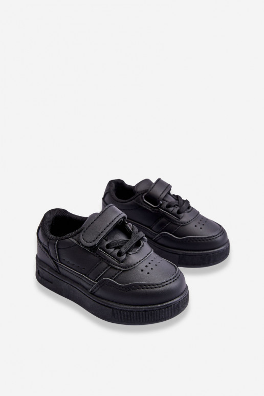 Kindersportschoenen van het klassieke model in de zwarte kleur Marlin