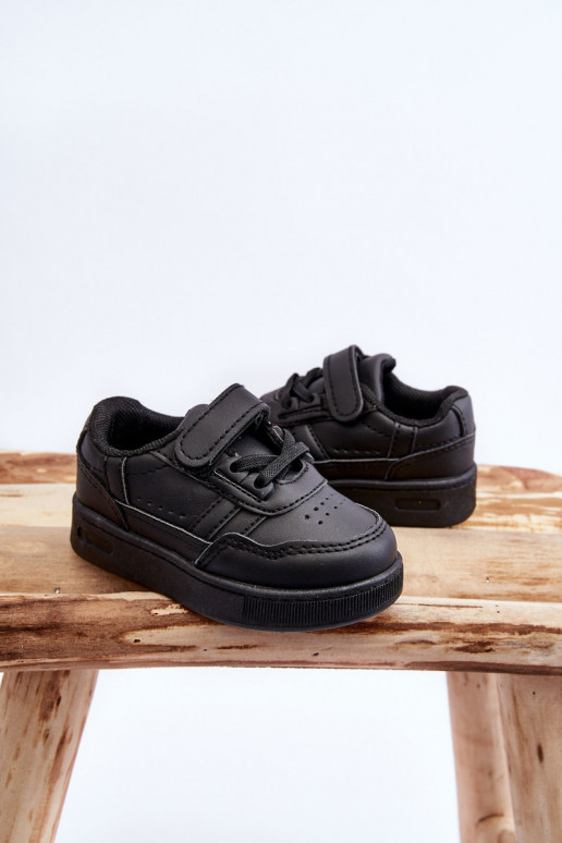 Kindersportschoenen van het klassieke model in de zwarte kleur Marlin