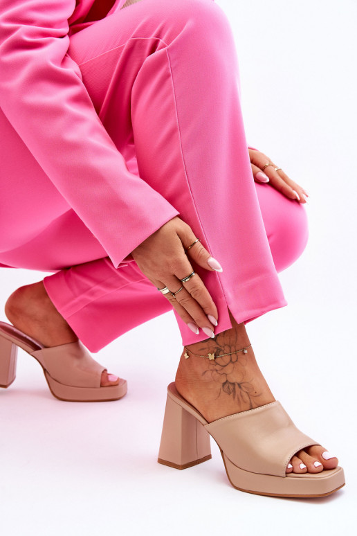 Leren pantoffels met hak beige Livesa Leren pantoffels met hak beige Livesa