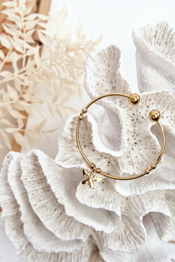 De armband is goud 2