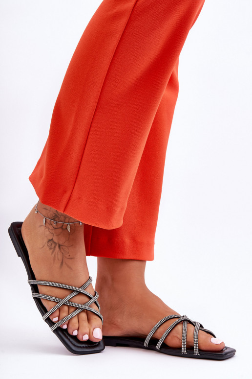 Slippers met bandjes I zwarte kleur Leomi Slippers met bandjes I zwarte kleur Leomi