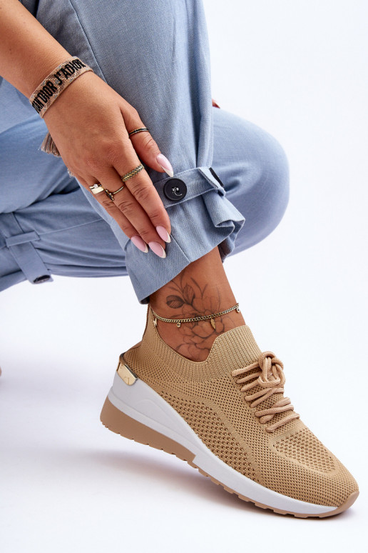 Visconti zandkleurige sportschoenen van een opvallend model Visconti zandkleurige sportschoenen van een opvallend model