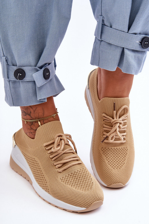 Visconti zandkleurige sportschoenen van een opvallend model Visconti zandkleurige sportschoenen van een opvallend model