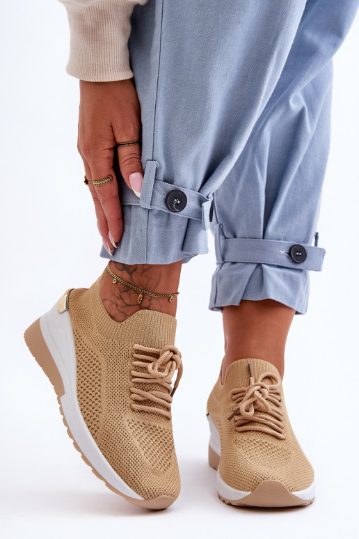 Visconti zandkleurige sportschoenen van een opvallend model Visconti zandkleurige sportschoenen van een opvallend model