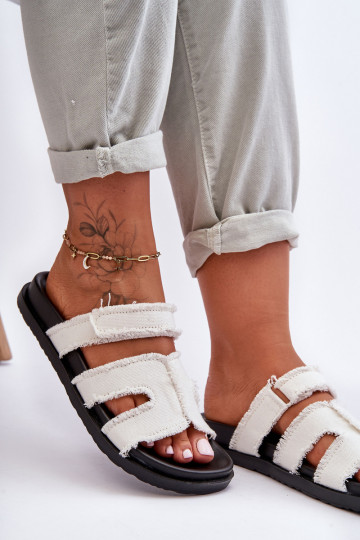Slippers met zelfklevende sluitingen in de witte kleur Lamirose
