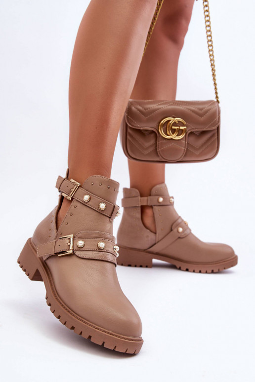 Dames enkellaarsjes met kunstparels in beige kleur Clarisa Dames enkellaarsjes met kunstparels in beige kleur Clarisa