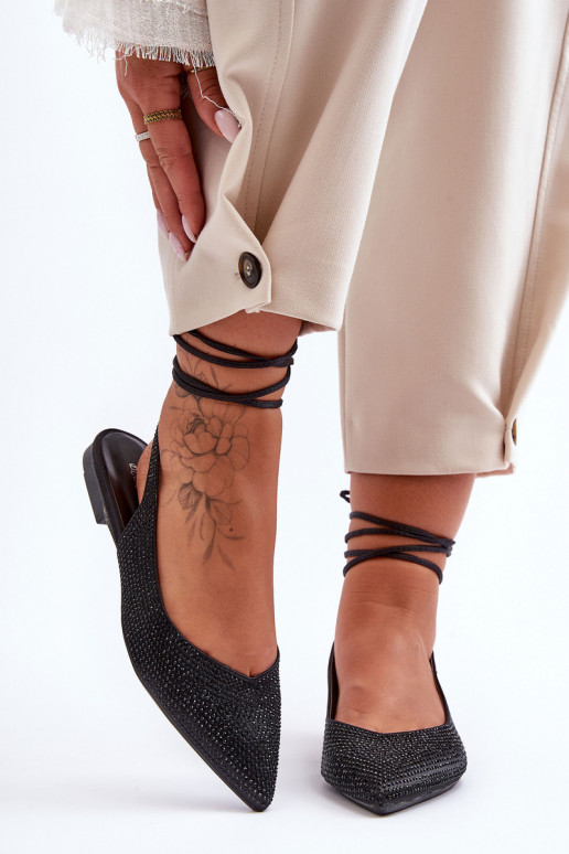 Klassiek model schoenen met hoge hak en spitse neus, kleur zwart Delimena