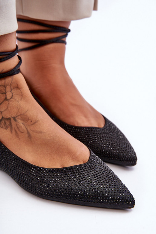 Klassiek model schoenen met hoge hak en spitse neus, kleur zwart Delimena