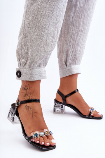 Elegante sandalen met hoge hak en glanzende oogjes in de kleur zwart S.Barski MR1037-01