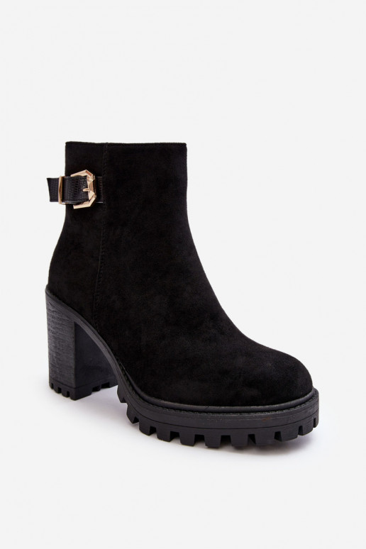 Suede Laarzen met hoge hakken met ornamenten in de zwarte kleur Menoria Suede Laarzen met hoge hakken met ornamenten in de zwarte kleur Menoria