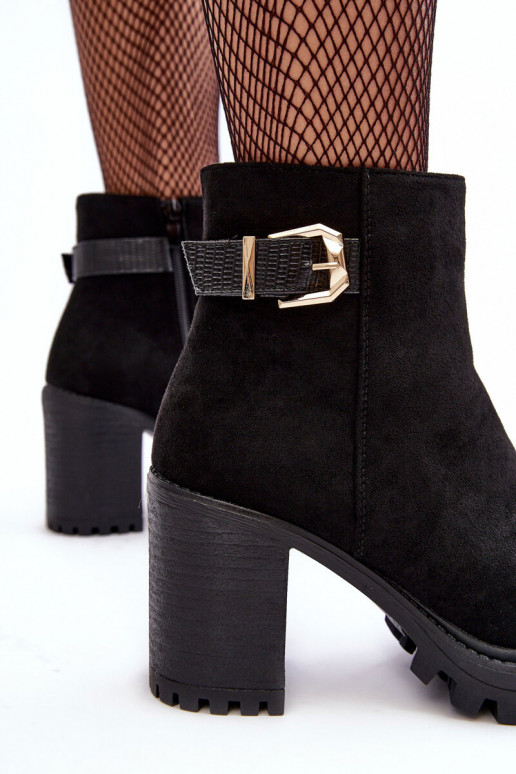 Suede Laarzen met hoge hakken met ornamenten in de zwarte kleur Menoria Suede Laarzen met hoge hakken met ornamenten in de zwarte kleur Menoria