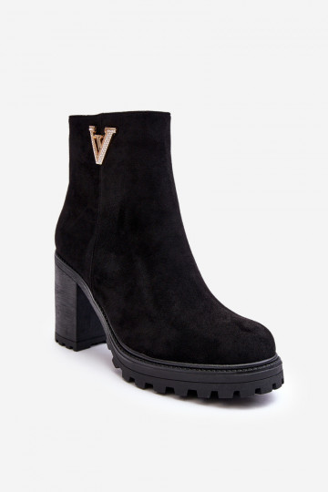 Suede enkellaarsjes met ornamenten in zwart Strong