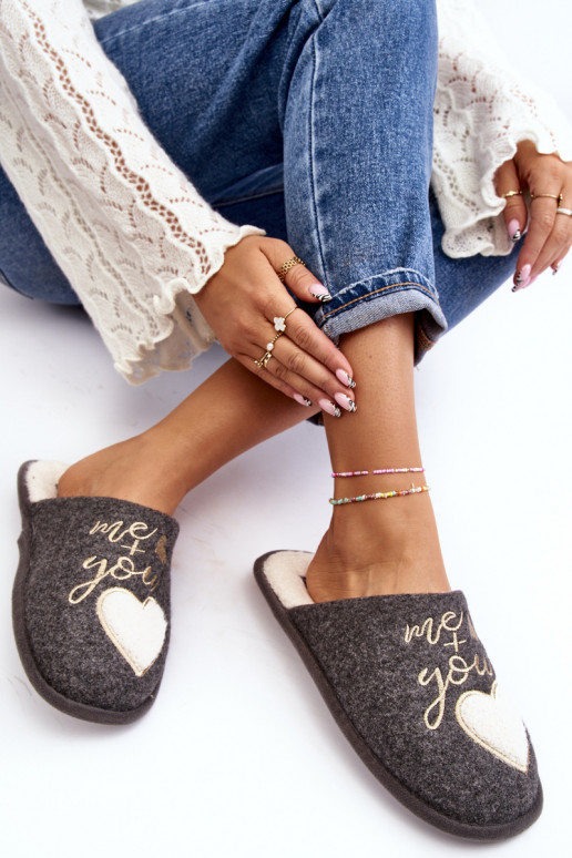 Mabira, een klassiek model, wordt opgewarmd door een stoer model in grijze kleur Mabira, een klassiek model, wordt opgewarmd door een stoer model in grijze kleur